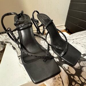 Marc Fisher Sandals🖤🩶